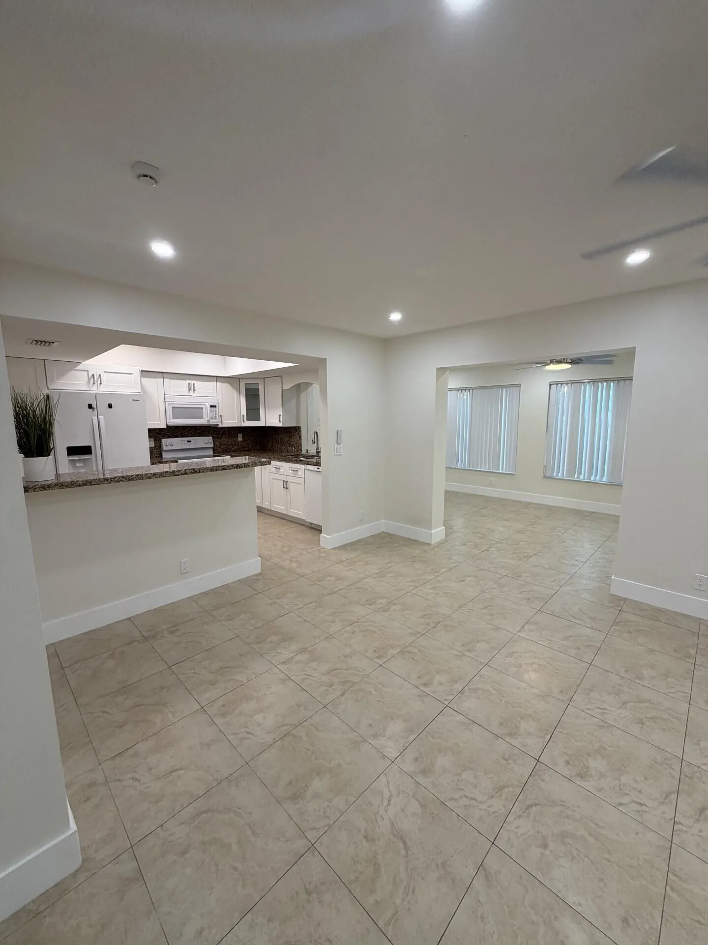 180 SW 77 Ave Margate living room 3 phot