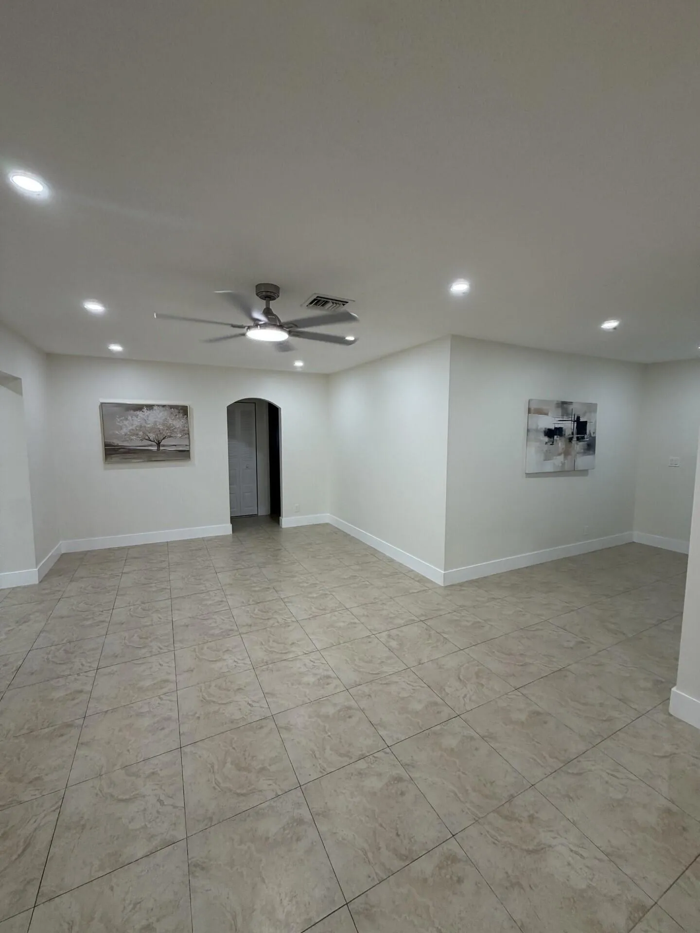 180 SW 77 Ave Margate living room best