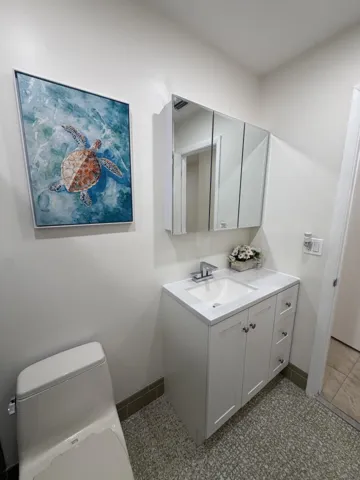 180 SW 77 Ave. bathroom photo