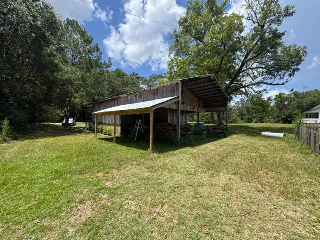 Enclosed Barn - Side