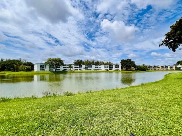 Desirable FIRST FLOOR 1/1.5 in the Luxury Wellington Section of 55+ Century Village!