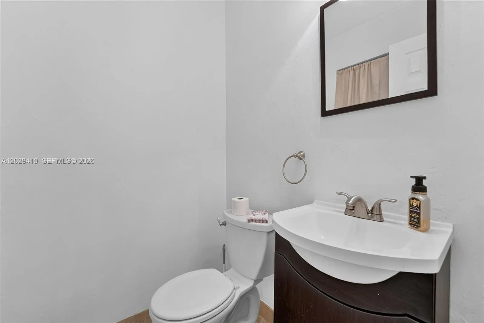 1/2 bathroom en suite