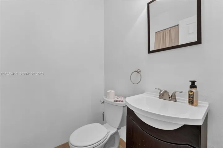 1/2 bathroom en suite