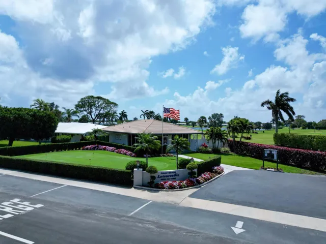Clubhouse 19th Hole