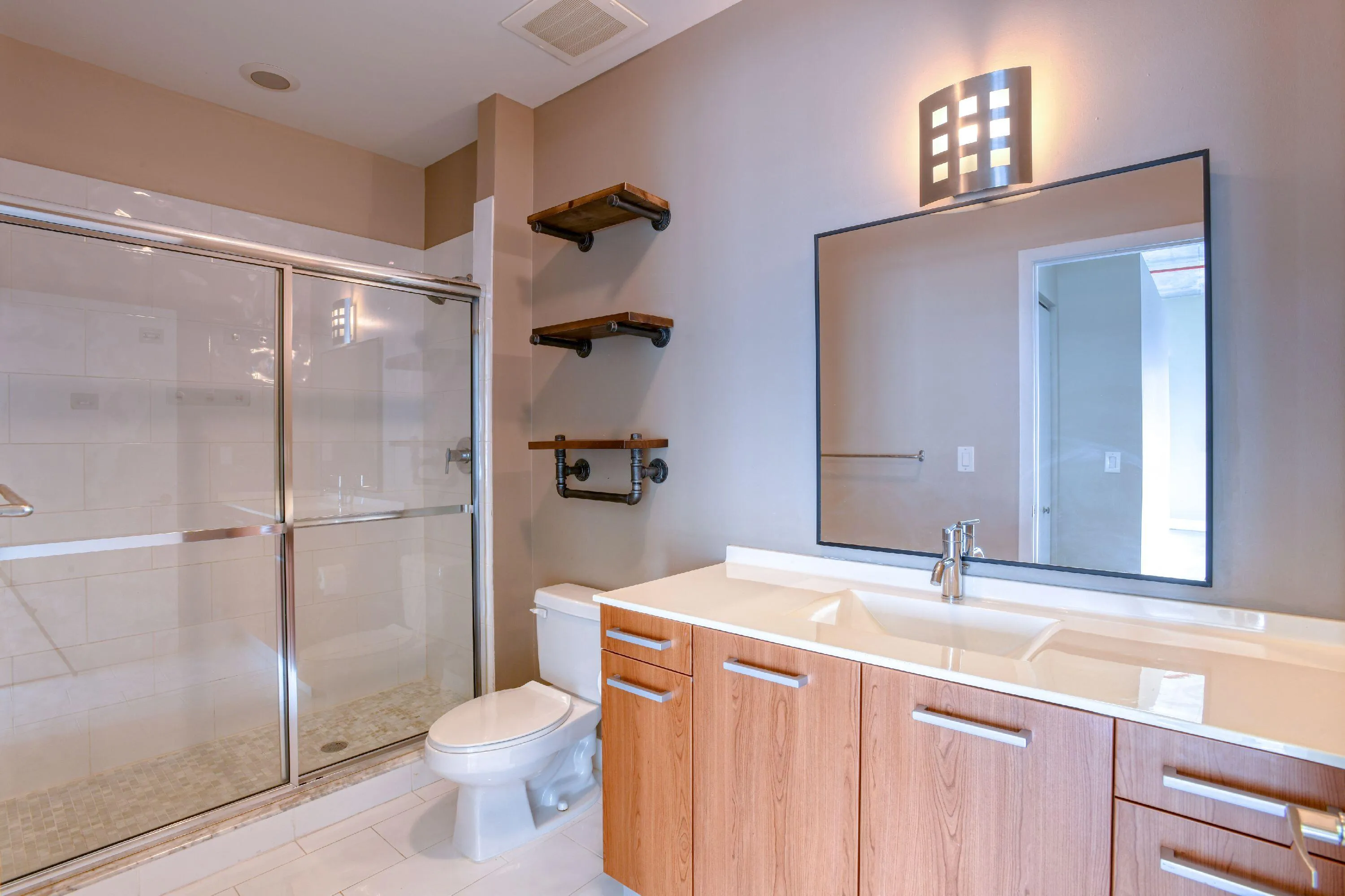 6 Second Bathroom