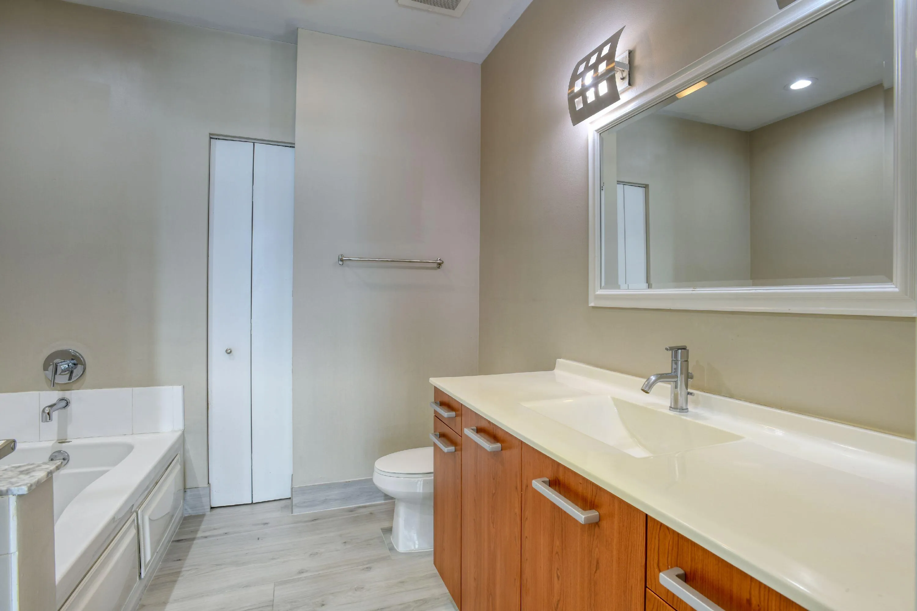 4 Master Bathroom 1