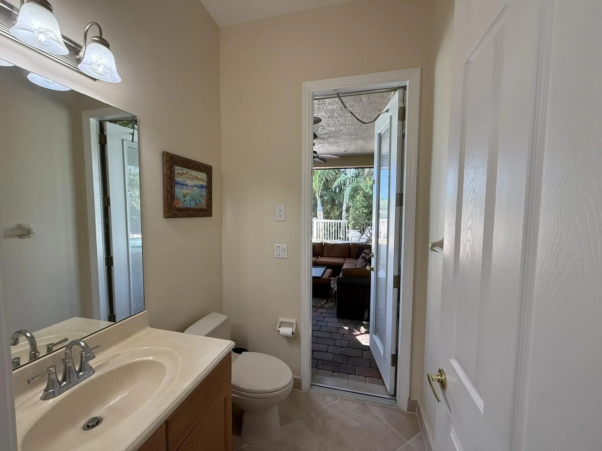 Cabana Bath opening to outdoor living ar
