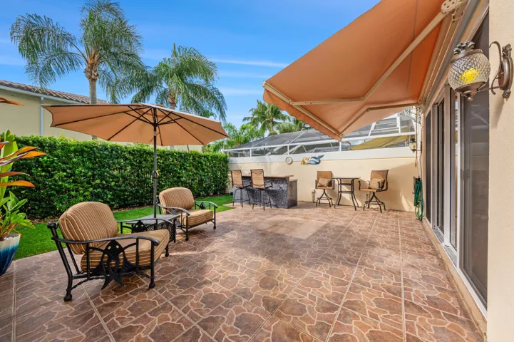 Retractable awning