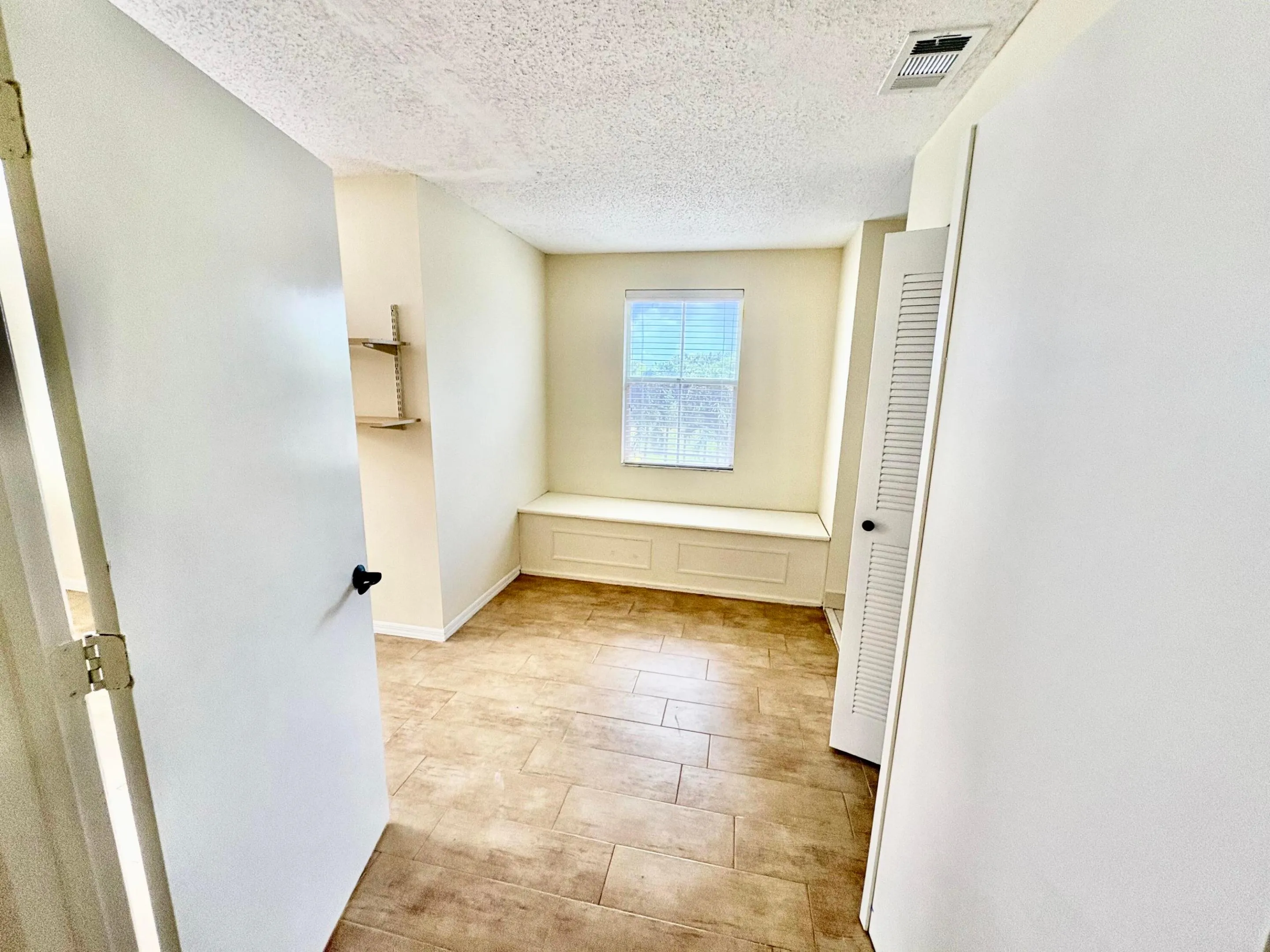 Master Double Door Entry & SittinevArea