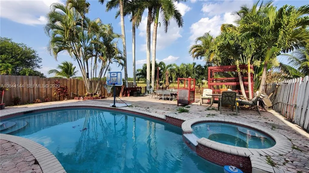 Pool & Spa