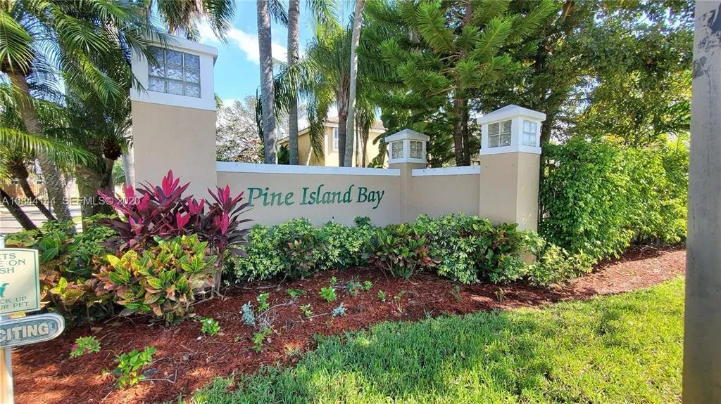 Pine Island Bay Main Entry