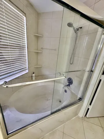 Master Roman Tub