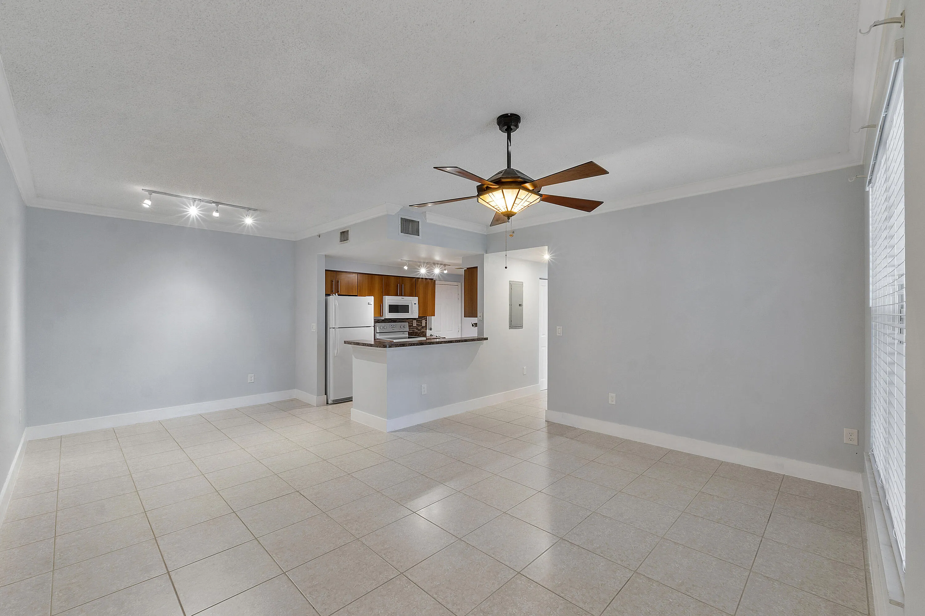 5980 W SAMPLE ROAD U104_009