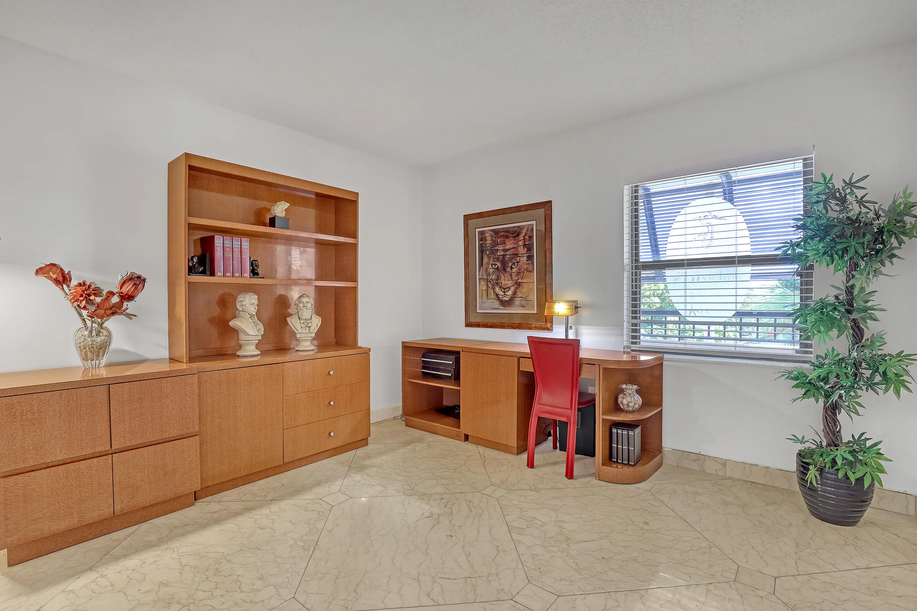 Versatile space, built-in murphy bed