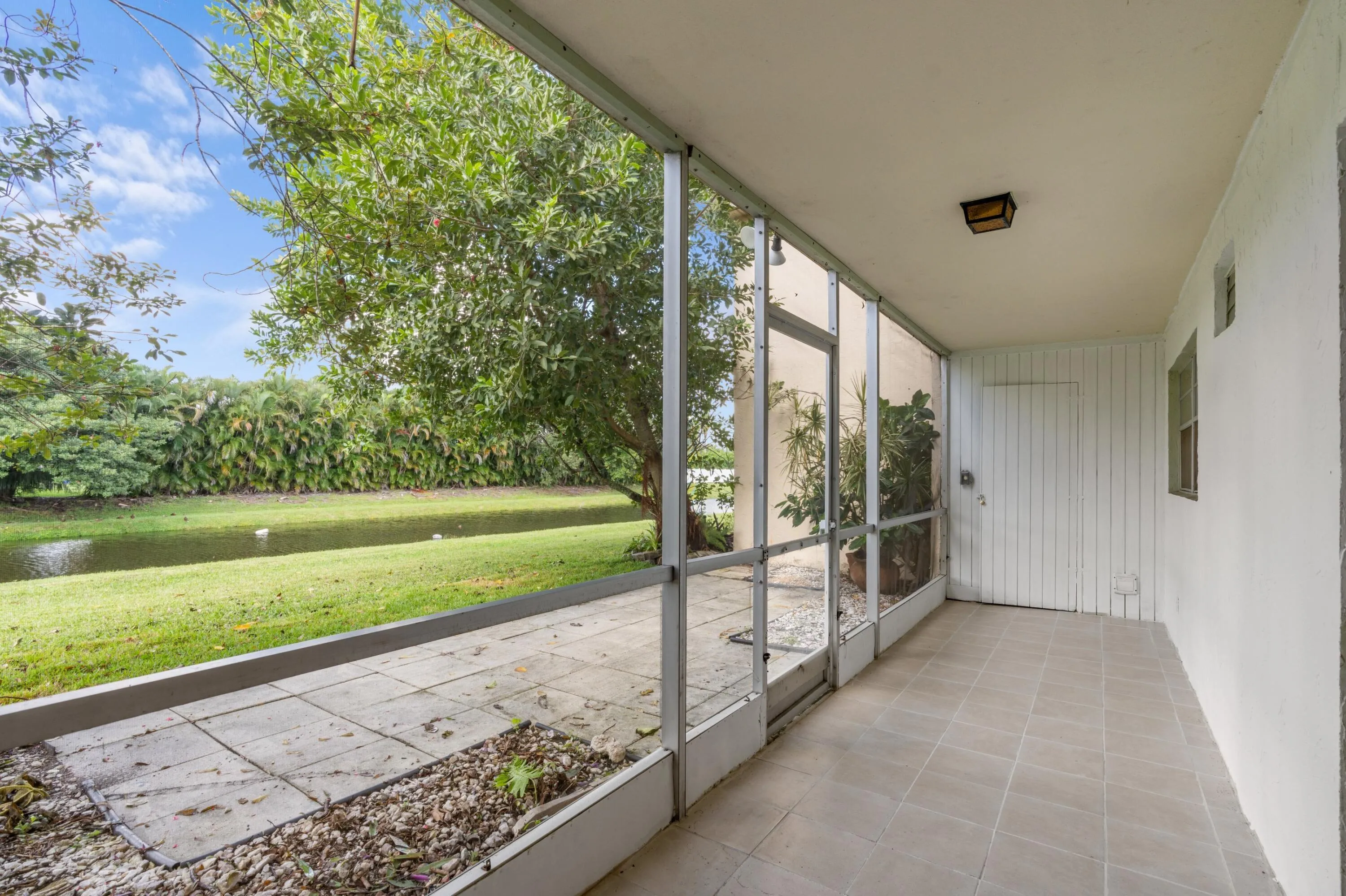 DSC03241.jpg-SMALL