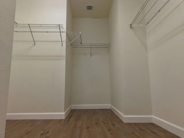 Closet new LV
