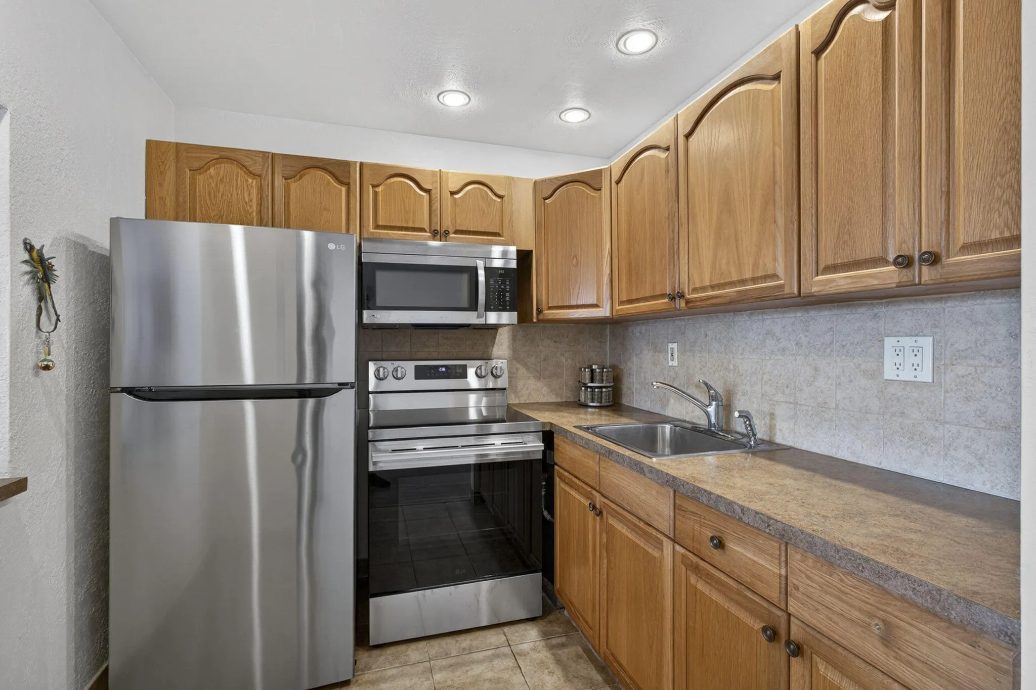 Kitchen Features High Hat lights
