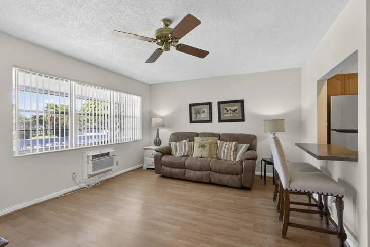 Nicely furnished, just move right in