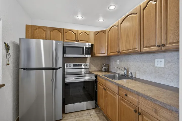 Kitchen Features High Hat lights