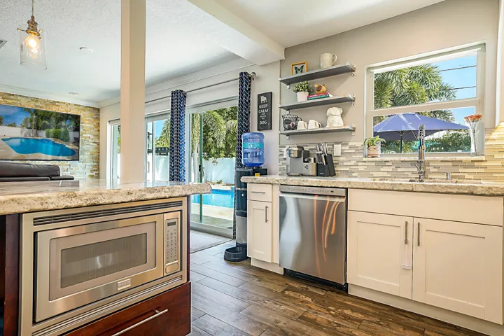 2620 NE 53rd St -16