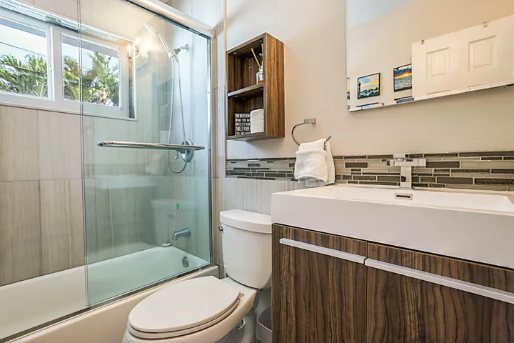 2620 NE 53rd St -24