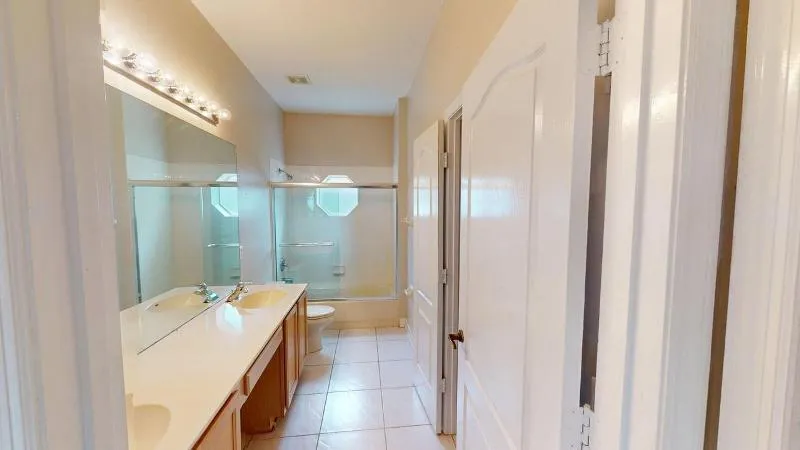 895-SW-Lake-Charles-Circle-06122026_1222