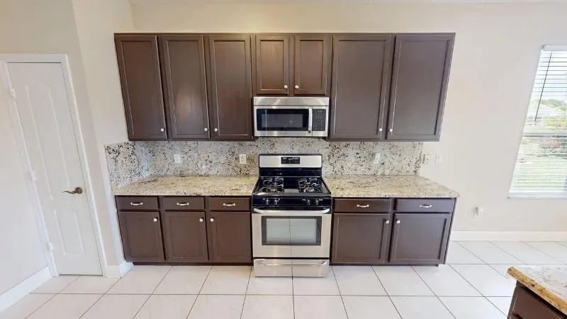 895-SW-Lake-Charles-Circle-06122026_1246