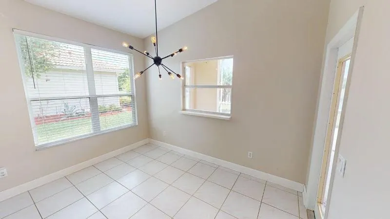 895-SW-Lake-Charles-Circle-Laundry