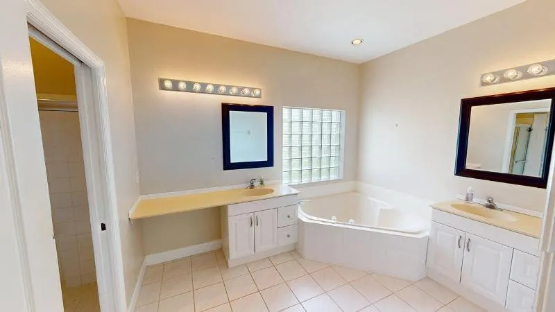 895-SW-Lake-Charles-Circle-06122026_1229