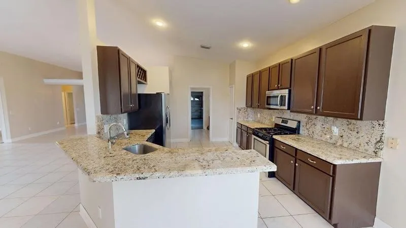 895-SW-Lake-Charles-Circle-06122026_1244