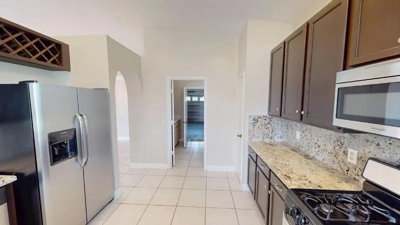 895-SW-Lake-Charles-Circle-06122026_1245