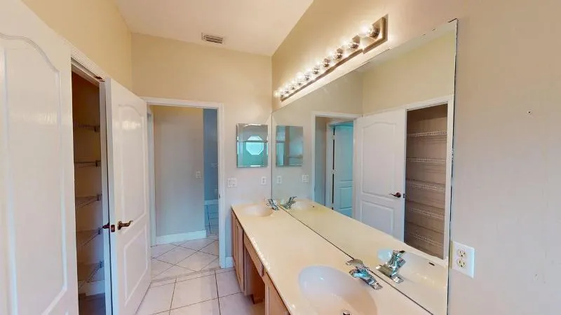 895-SW-Lake-Charles-Circle-06122026_1223