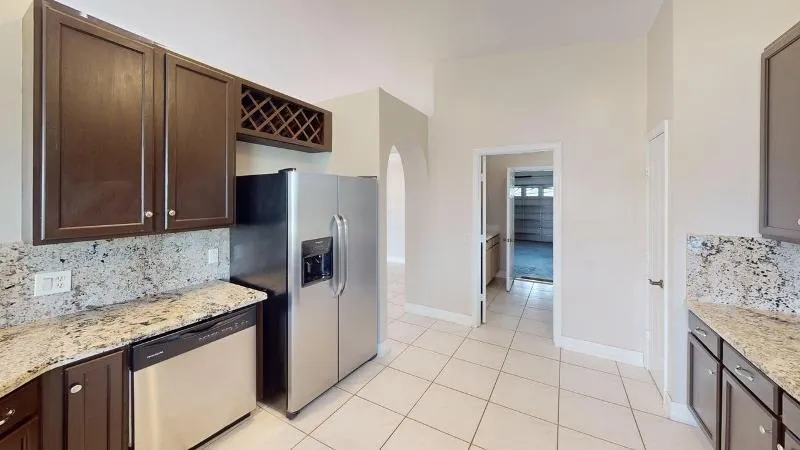 895-SW-Lake-Charles-Circle-Kitchen