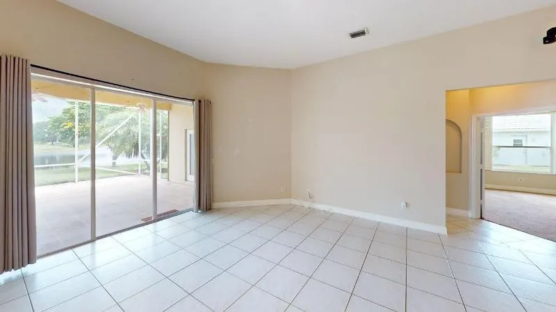 895-SW-Lake-Charles-Circle-06122026_1222