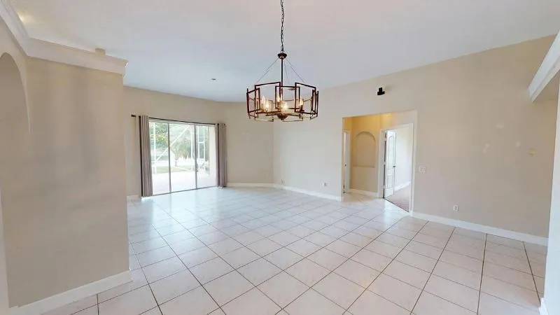 895-SW-Lake-Charles-Circle-06122026_1224