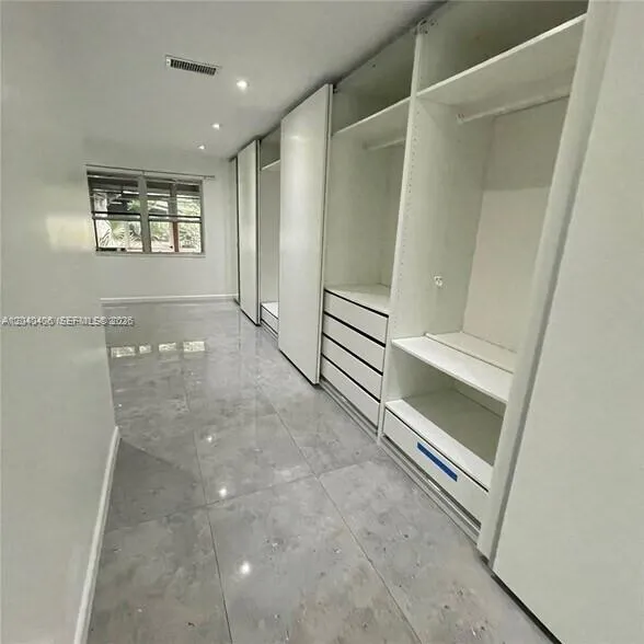 Close Primary bedroom