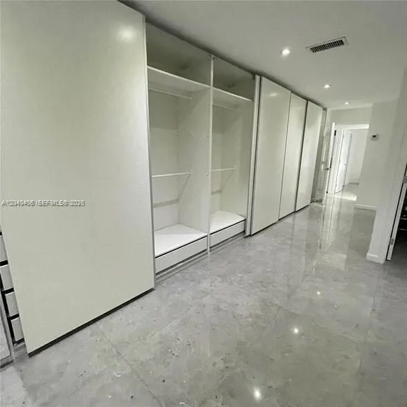 Close Primary bedroom