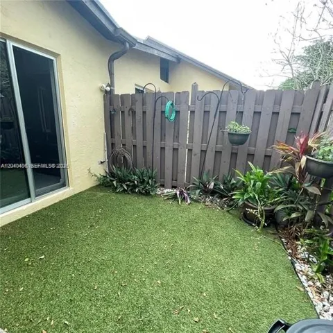 Front fenced yard