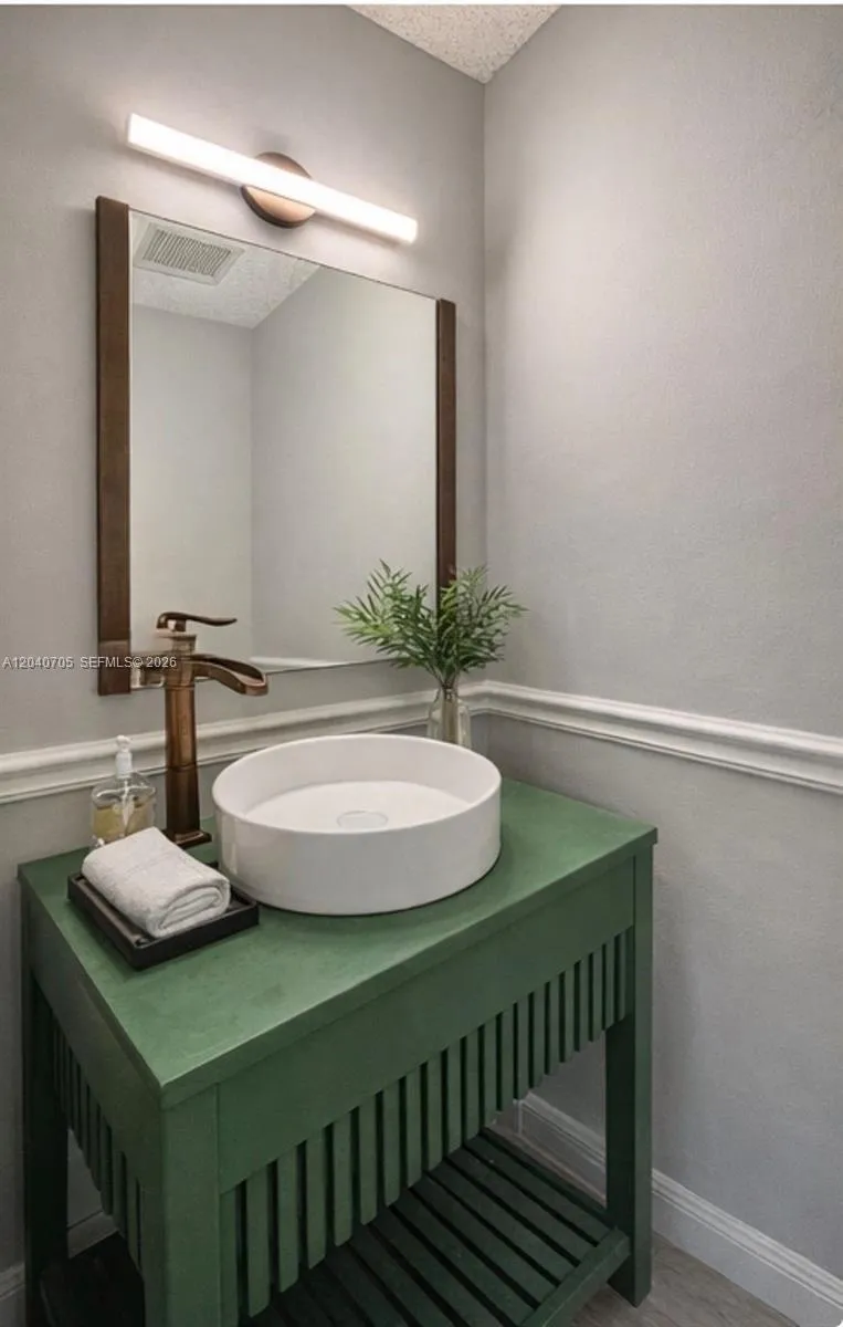 Half Bathroom downstairs
