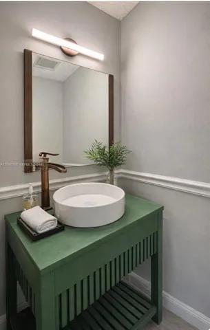 Half Bathroom downstairs