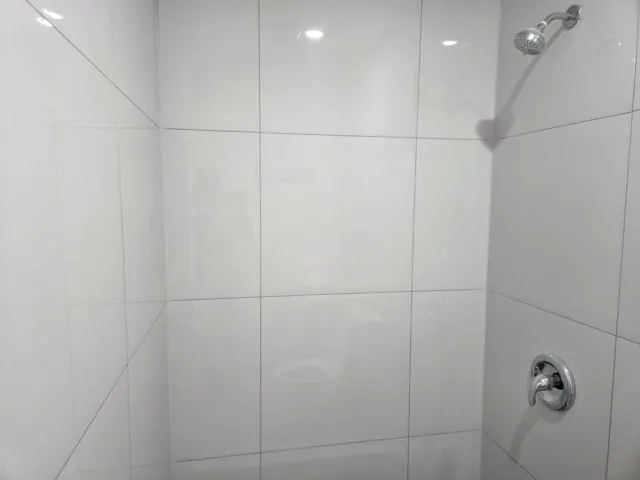 1000169105