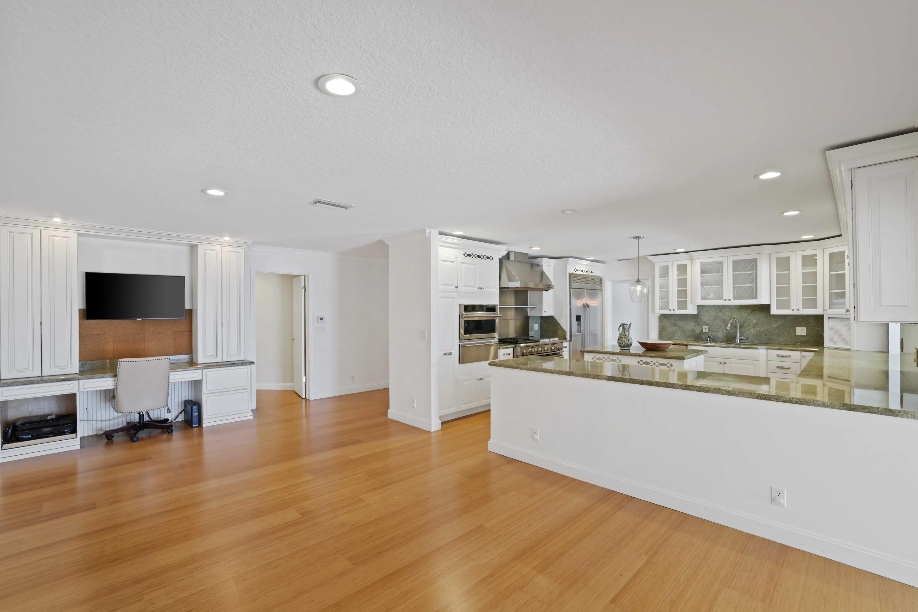 Kitchen |Family Room