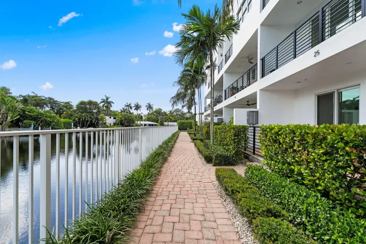 Walkway around the development, perfect to walk your dog or jogging path.