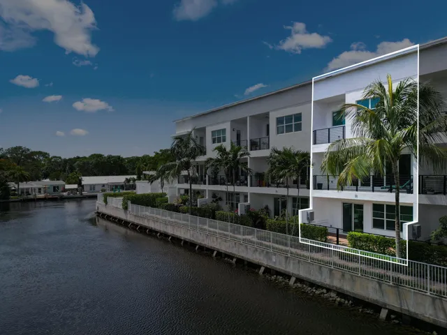Located right on the private Riverwalk - perfect for walking your dog or for a quick jogging.