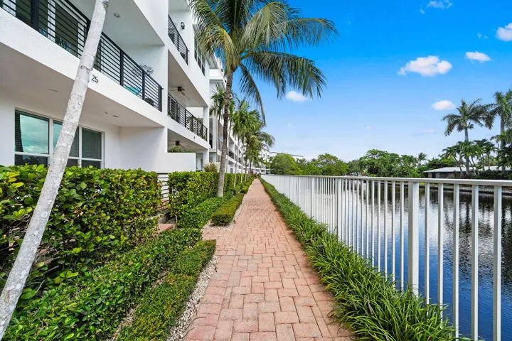 Walkway around the development, perfect to walk your dog or jogging path.