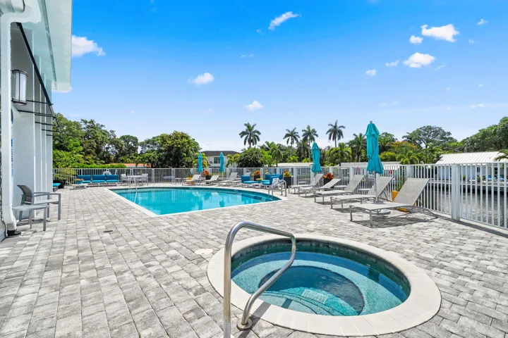 Resort Style Pool with Jacuzzi