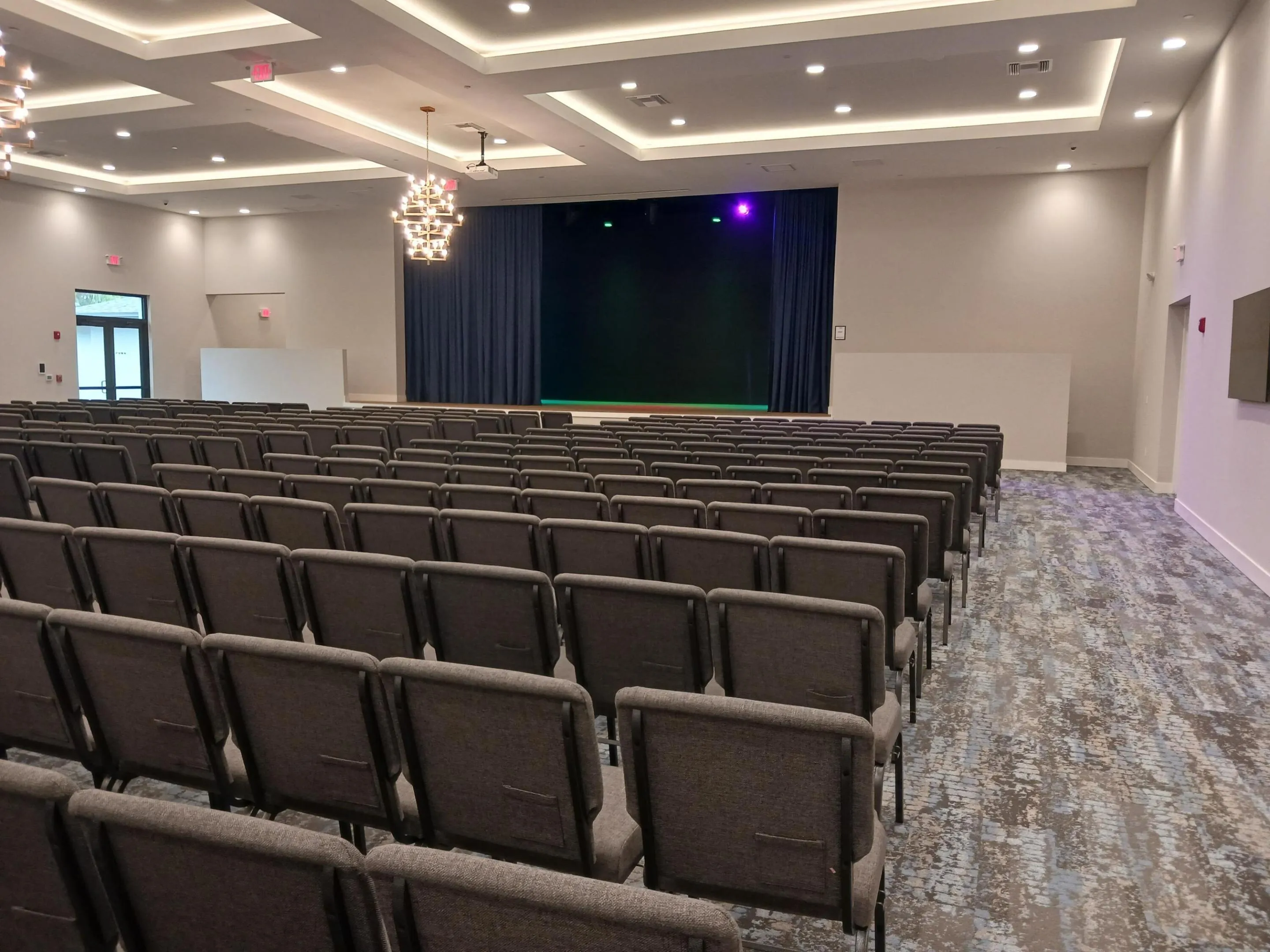 NEW CLUB THEATER