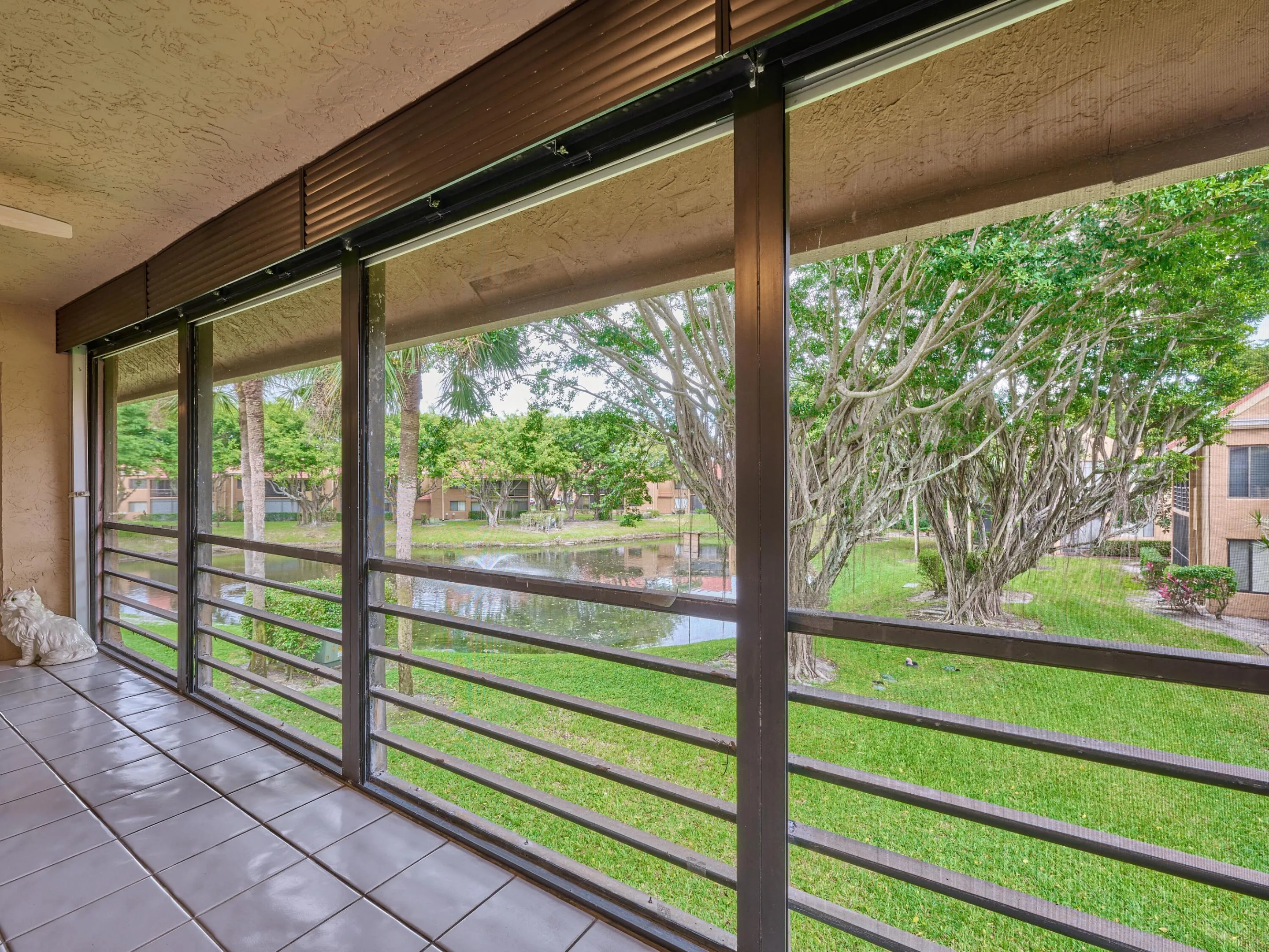 Screen- in balcony