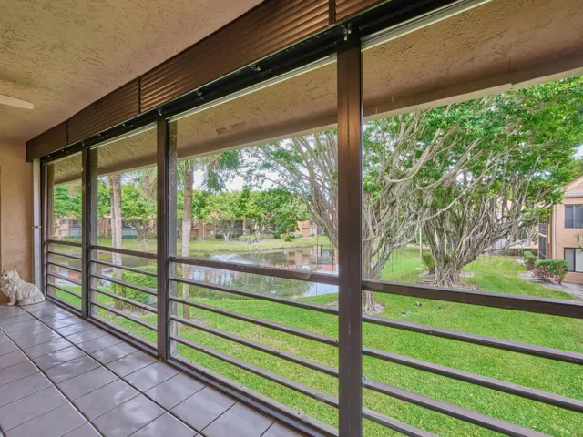Screen- in balcony