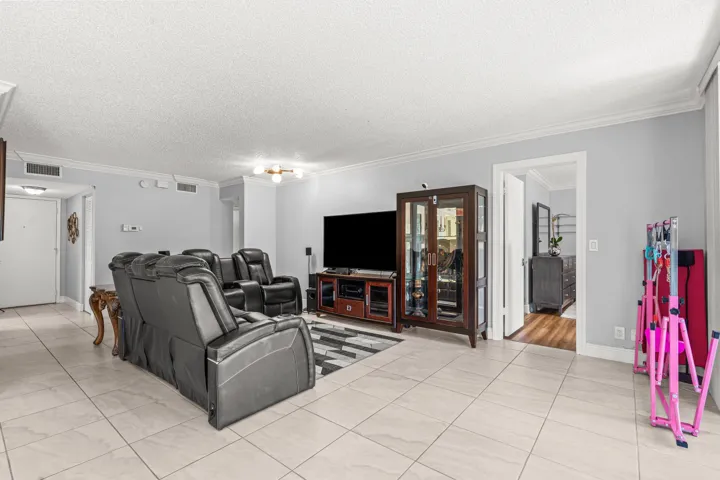 010-11262GreenLakeDrive-204-BoyntonBeach